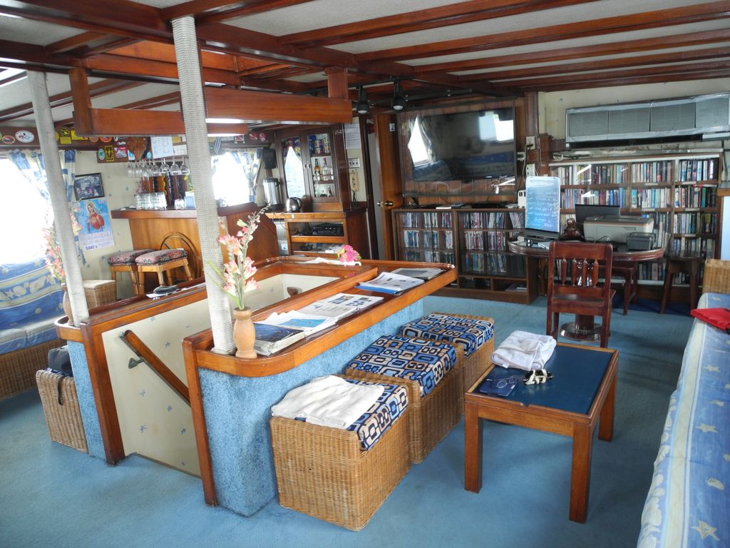 Chuuk, Thorfinn Salon 