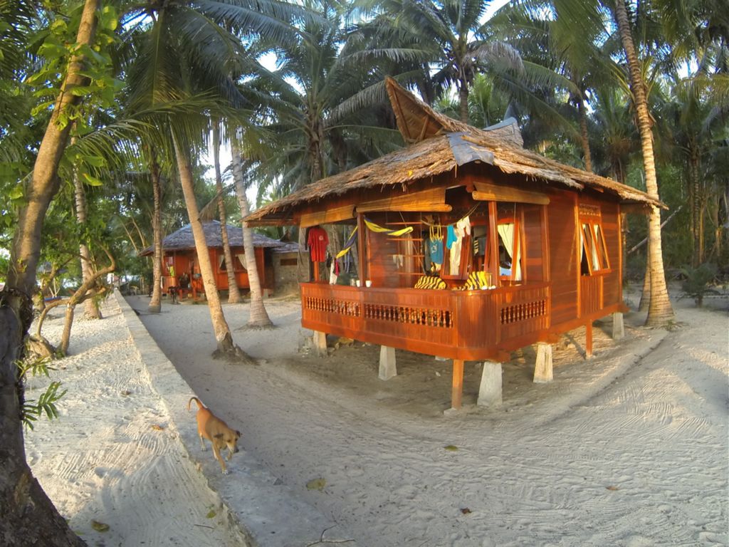 Bungalow auf Sahaung, Blue Bay Divers 